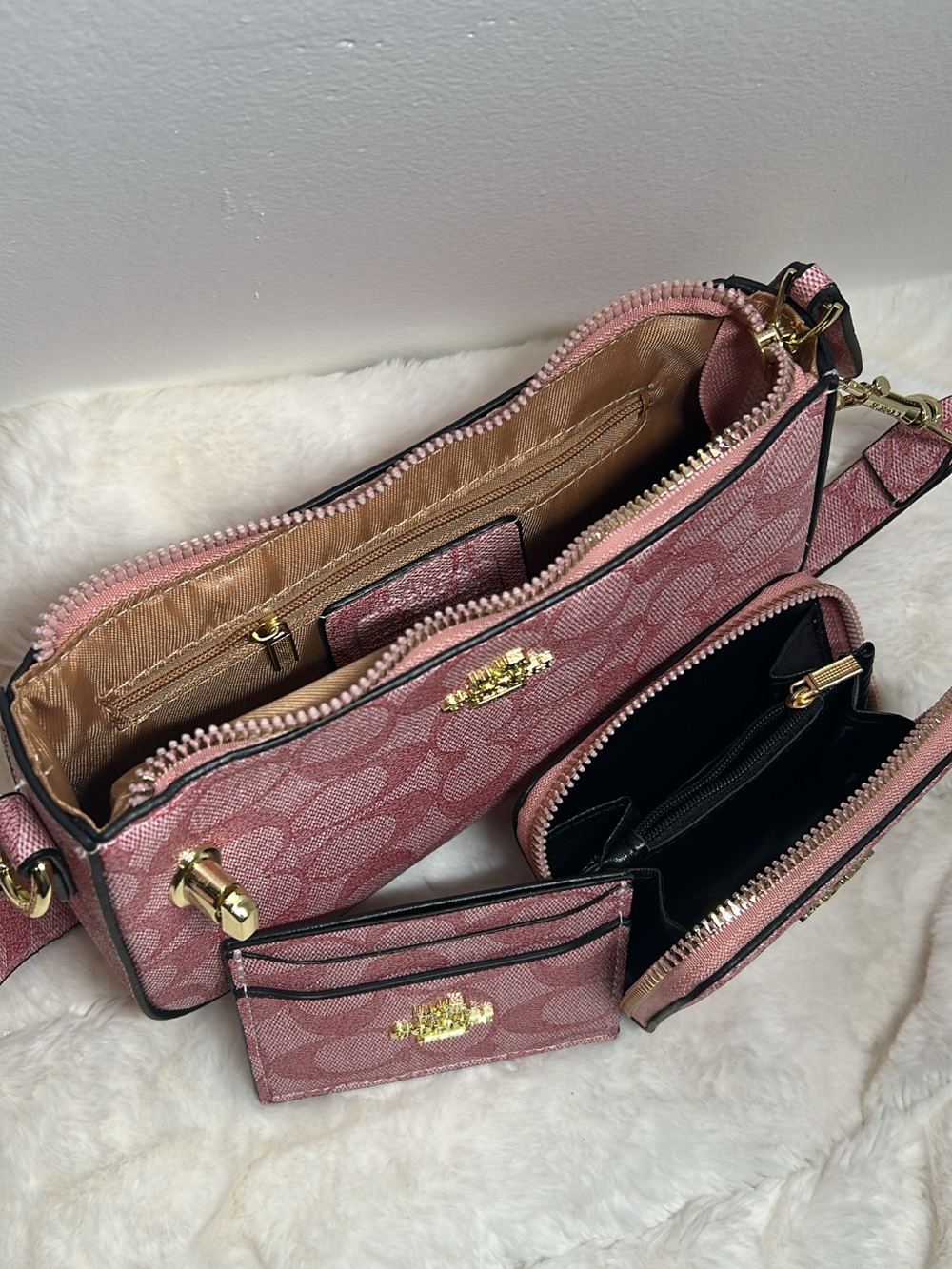 Pink Coach Set - Picture 3 of 6